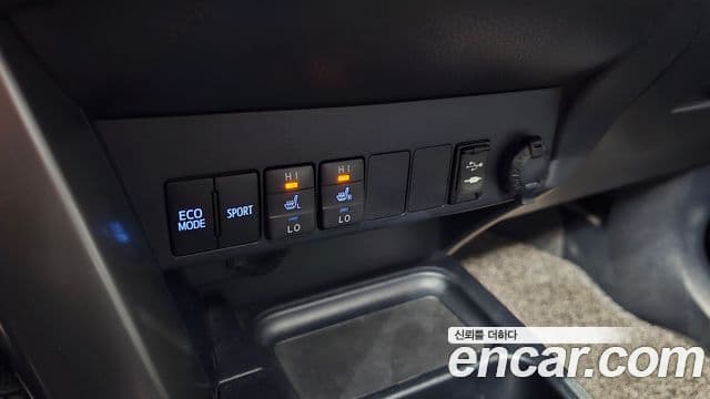 Toyota RAV4 2018 — фото 20 из 20
