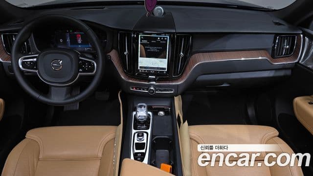 Volvo XC60 2024 — ფოტო 7/20