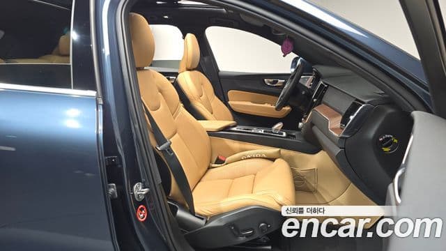 Volvo XC60 2024 — фото 11 из 20