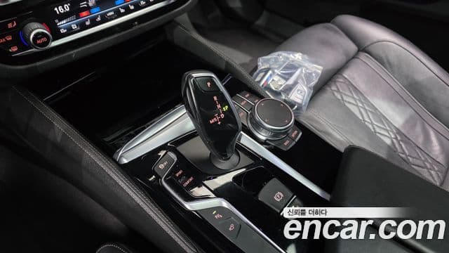 BMW 5 Series 2018 — ფოტო 9/20