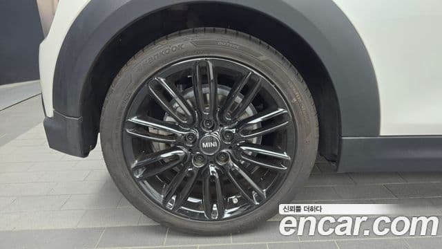 Mini Cooper Convertible 2024 — Photo 1/20