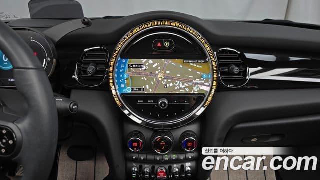 Mini Cooper Convertible 2024 — Photo 16/20