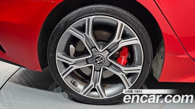 Kia Stinger 2019 — Şəkil 27/36