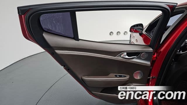 Kia Stinger 2019 — Şəkil 21/36