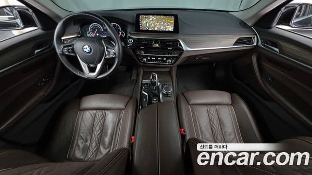BMW 5 Series 2019 — фото 7 из 20