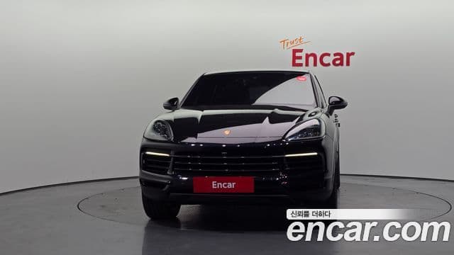 Porsche Cayenne 2020 — Photo 2/20