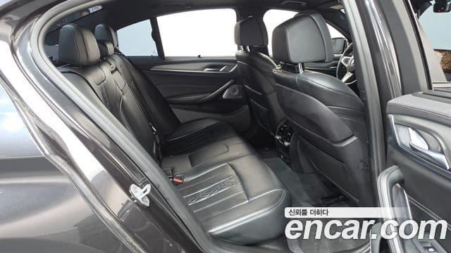 BMW 5 Series 2019 — Şəkil 12/20
