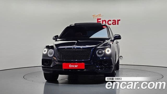 Bentley Bentayga 2018 — фото 3 из 20