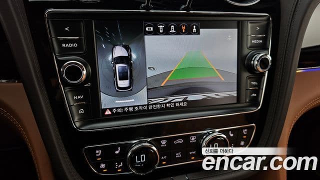 Bentley Bentayga 2018 — фото 15 из 20