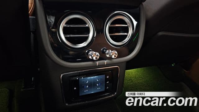Bentley Bentayga 2018 — фото 17 из 20