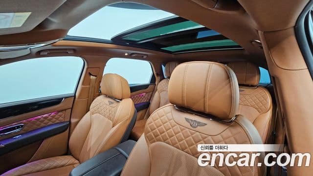 Bentley Bentayga 2018 — фото 18 из 20