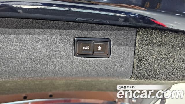 Bentley Bentayga 2018 — фото 20 из 20