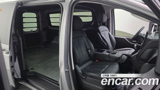 Hyundai Staria 2023 — Фото 12/20