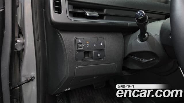 Hyundai Staria 2023 — Фото 15/20
