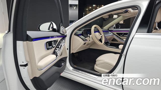 Mercedes-Benz S-Class 2025 — Photo 19/38