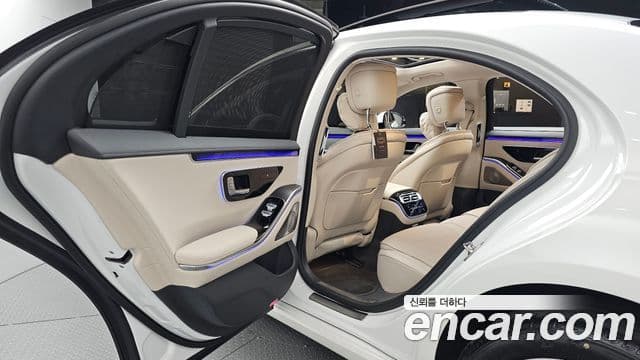 Mercedes-Benz S-Class 2025 — Photo 6/38