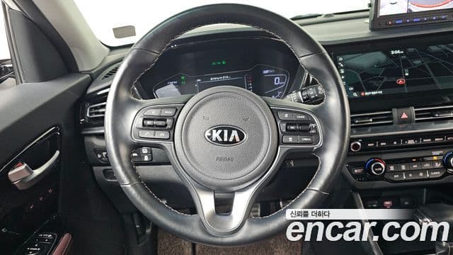 Kia Niro 2020 — ფოტო 13/20