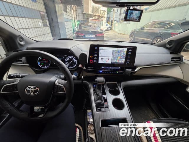 Toyota Sienna 2022 — Şəkil 8/10