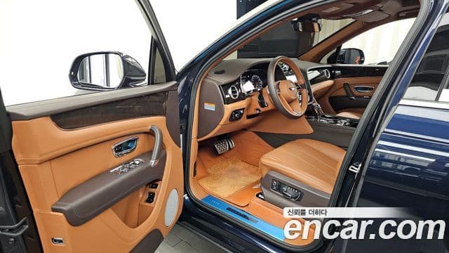 Bentley Bentayga 2019 — фото 10 из 20