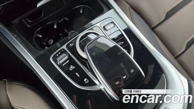 Mercedes-Benz G-Class 2021 — Photo 17/32
