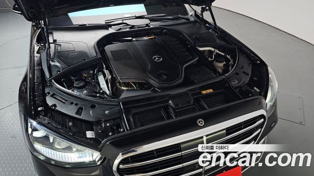 Mercedes-Benz S-Class 2024 — Photo 10/40
