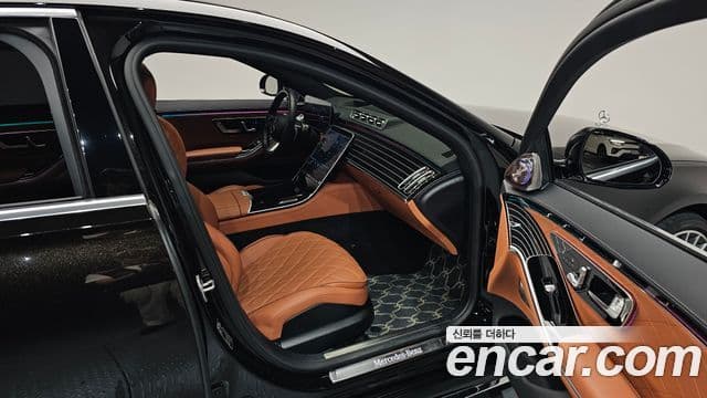 Mercedes-Benz S-Class 2024 — Photo 9/40