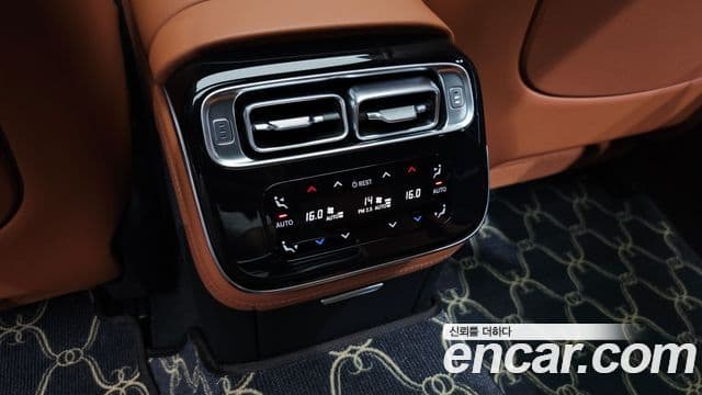 Mercedes-Benz S-Class 2024 — Photo 37/40