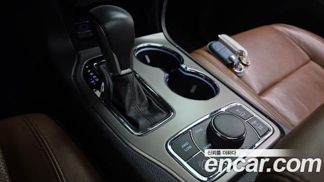 Jeep Grand Cherokee 2021 — ფოტო 9/20