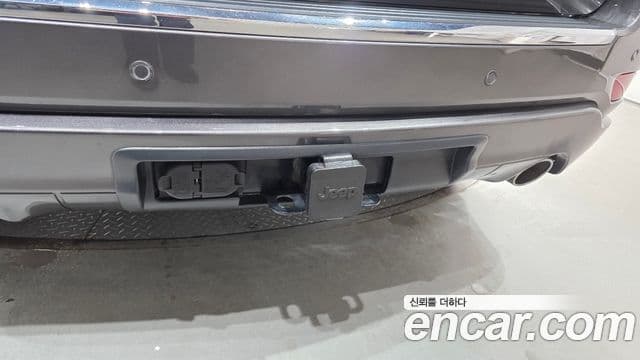 Jeep Grand Cherokee 2021 — ფოტო 19/20