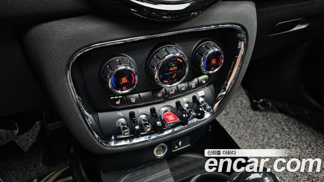 Mini Cooper Clubman 2022 — ფოტო 17/20