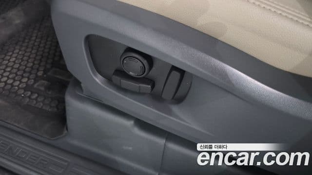 Land Rover Defender 2024 — Photo 21/34