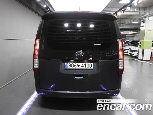 Hyundai Staria 2022 — ფოტო 3/20