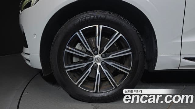 Volvo XC60 2019 — ფოტო 5/20