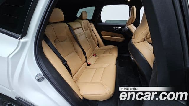 Volvo XC60 2021 — фото 11 из 20