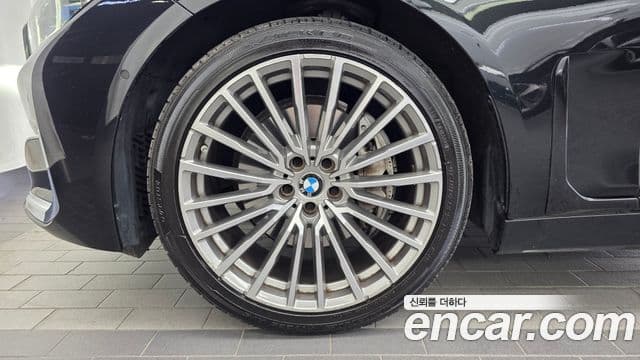 BMW 7 Series 2021 — ფოტო 5/20