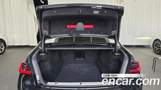 BMW 7 Series 2021 — ფოტო 20/20