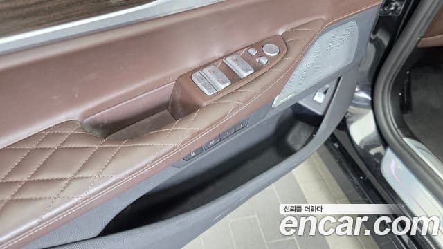 BMW 7 Series 2021 — Photo 28/35