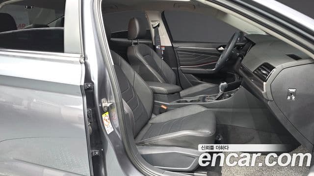Volkswagen Jetta 2024 — ფოტო 11/20