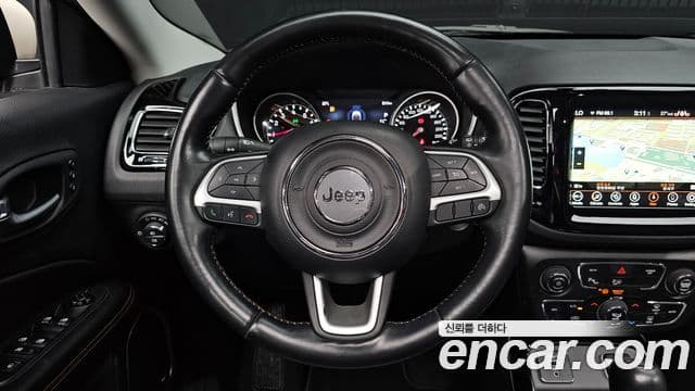 Jeep Compass 2021 — фото 13 из 20