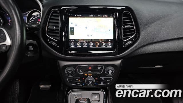Jeep Compass 2021 — фото 14 из 20