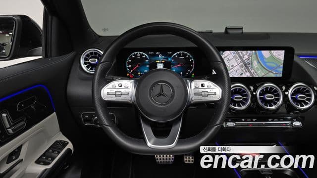 Mercedes-Benz GLA-Class 2020 — ფოტო 13/20