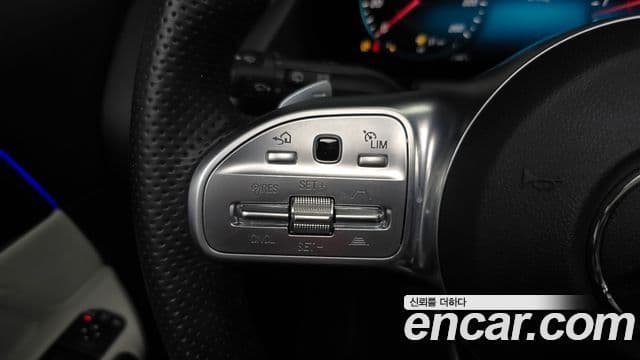Mercedes-Benz GLA-Class 2020 — ფოტო 16/20