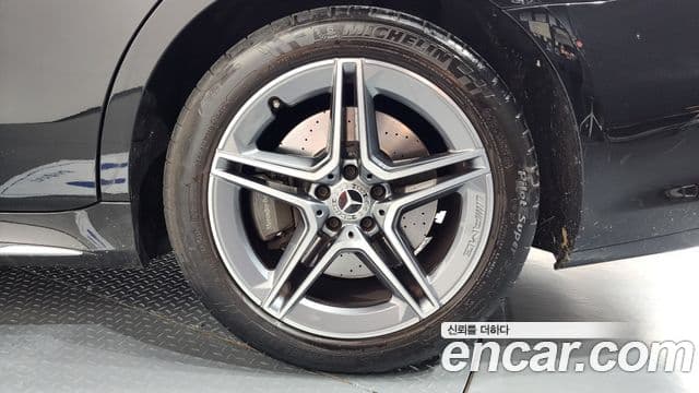 Mercedes-Benz S-Class 2021 — Photo 21/35
