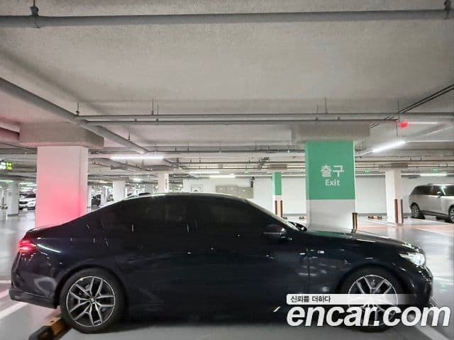 BMW 5 Series 2025 — ფოტო 1/10