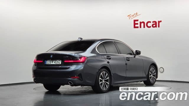 BMW 3 Series 2021 — ფოტო 2/20
