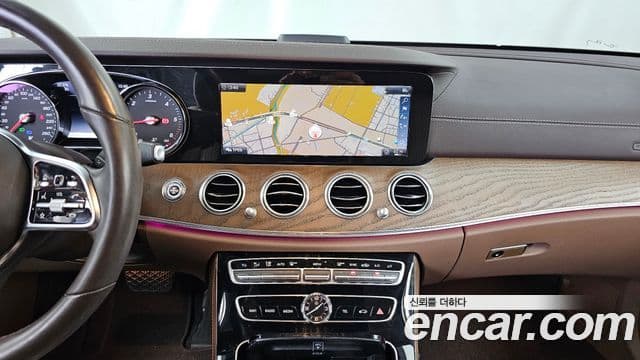 Mercedes-Benz E-Class 2019 — фото 14 из 20