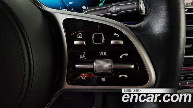 Mercedes-Benz GLE-Class 2021 — Фото 17/20
