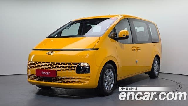 Hyundai Staria 2021 — фото 1 из 20