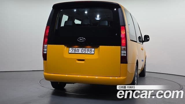 Hyundai Staria 2021 — фото 4 из 20