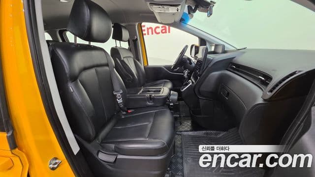 Hyundai Staria 2021 — фото 10 из 20